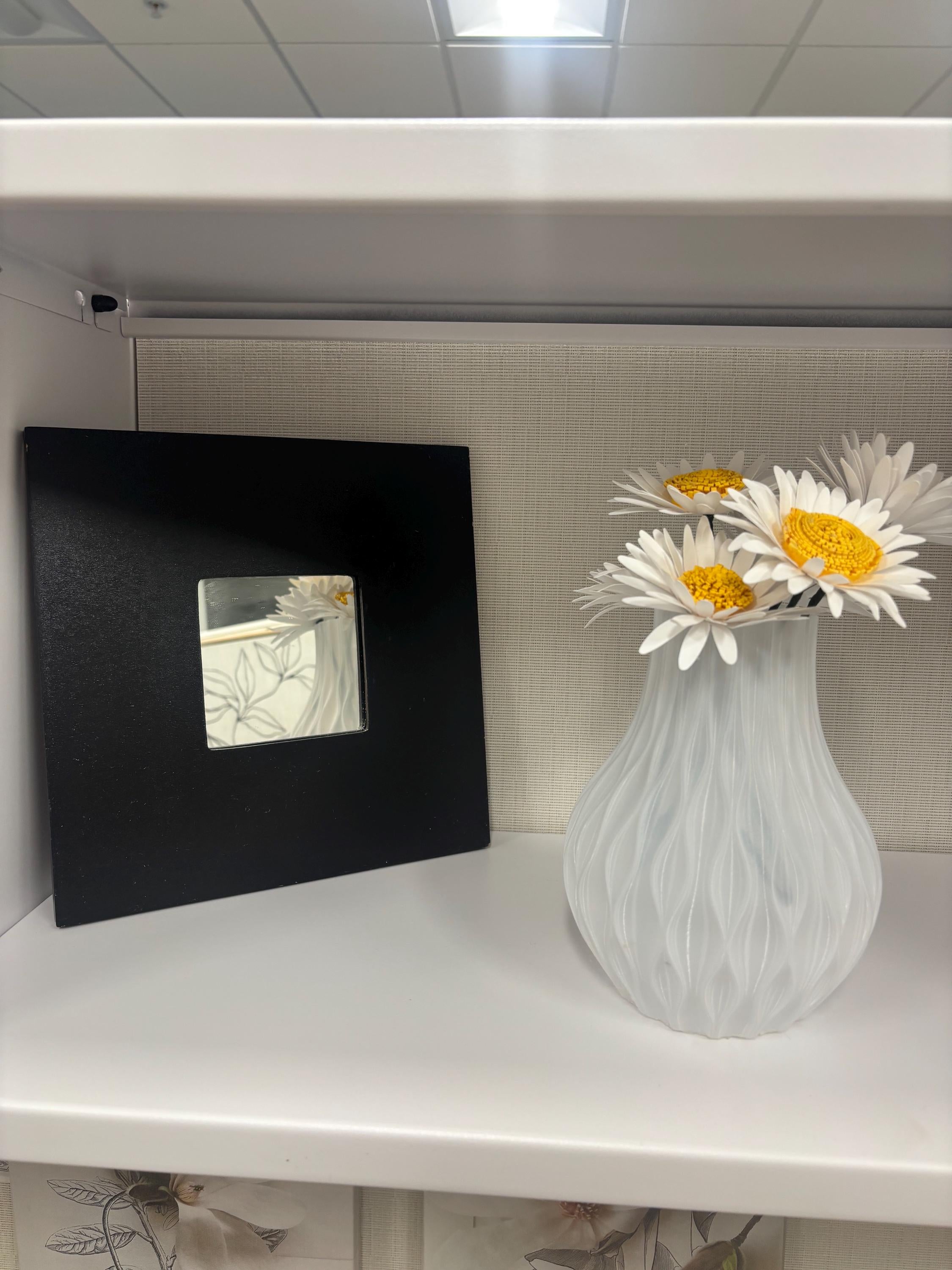 Handcrafted Paper Daisy Bouquet in Textured Ceramic-Style Vase